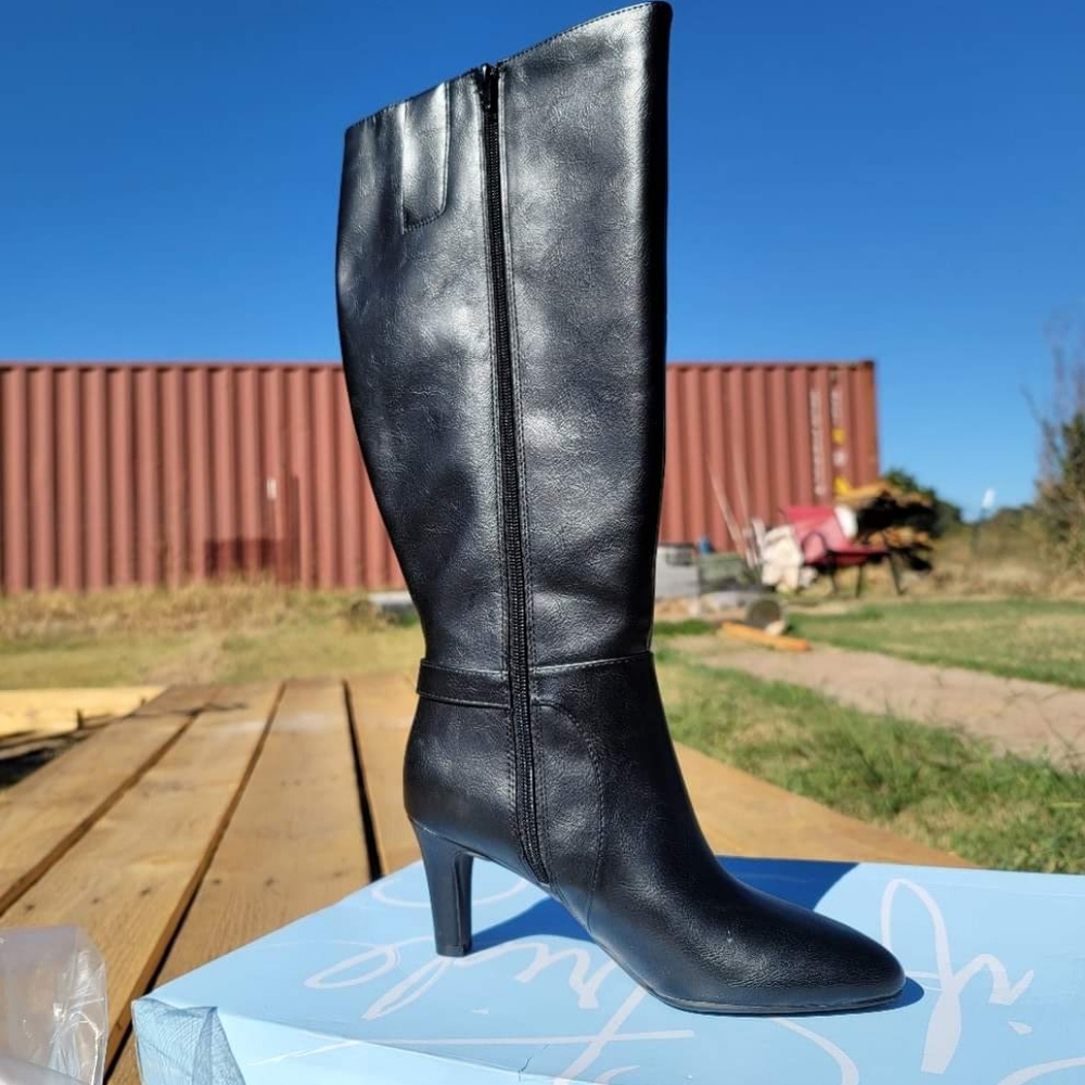Boots - Picture 1 of 4